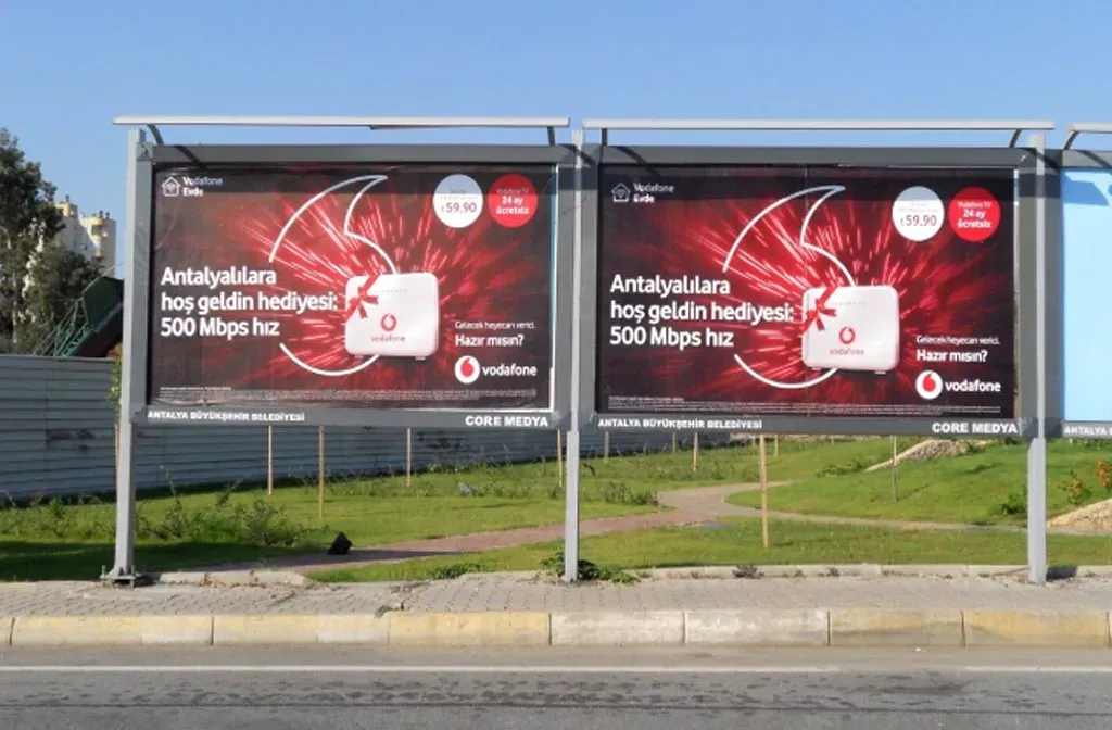Antalya reklam tabela tasarımı: Renkler ve tipografi